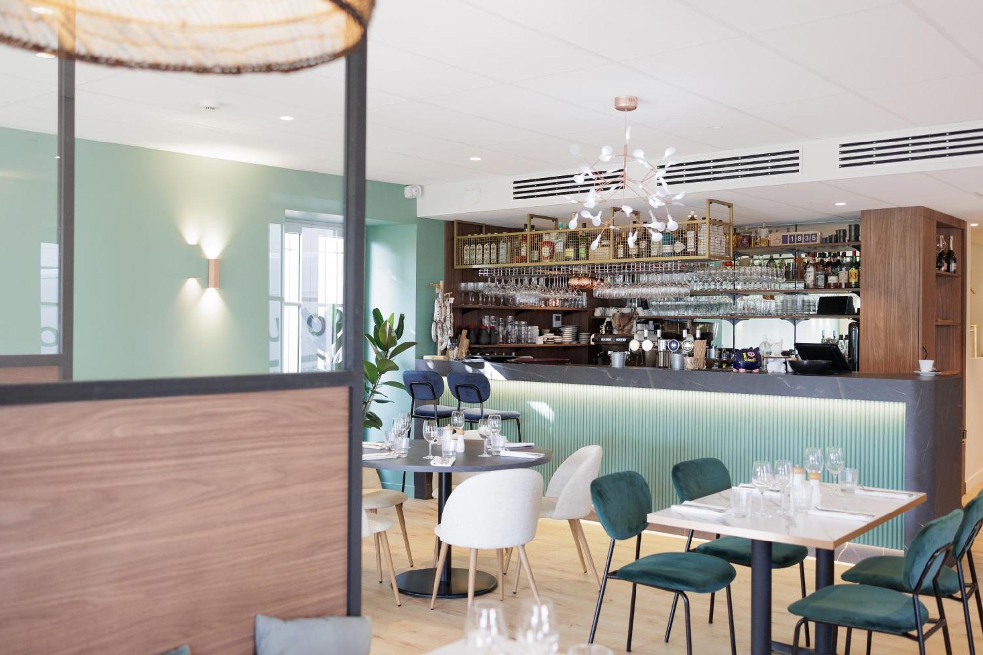 Le Pellerin L'Esplanade Hotel Restaurant Bar A Vin מראה חיצוני תמונה
